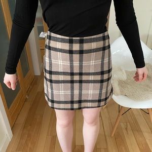 NWT ARITZIA MINI SKIRT